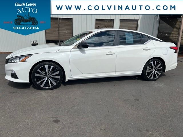 2021 Nissan Altima 2.5 SR in Pearl White Tricoat — front three-quarter view